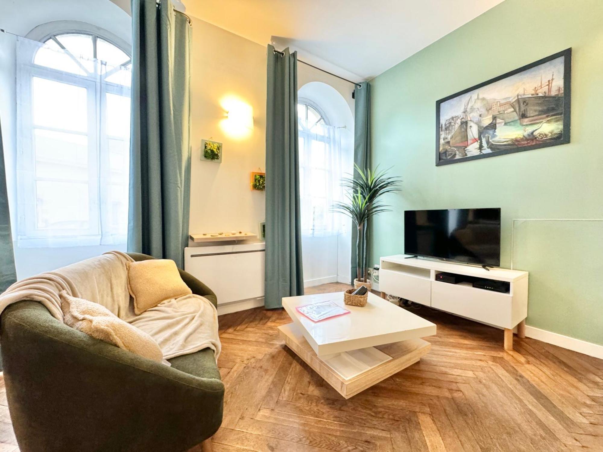 Le Noir Bois Et Blanc - Studio - Wifi - Centre Ville - Entree Autonome Quimper Eksteriør bilde