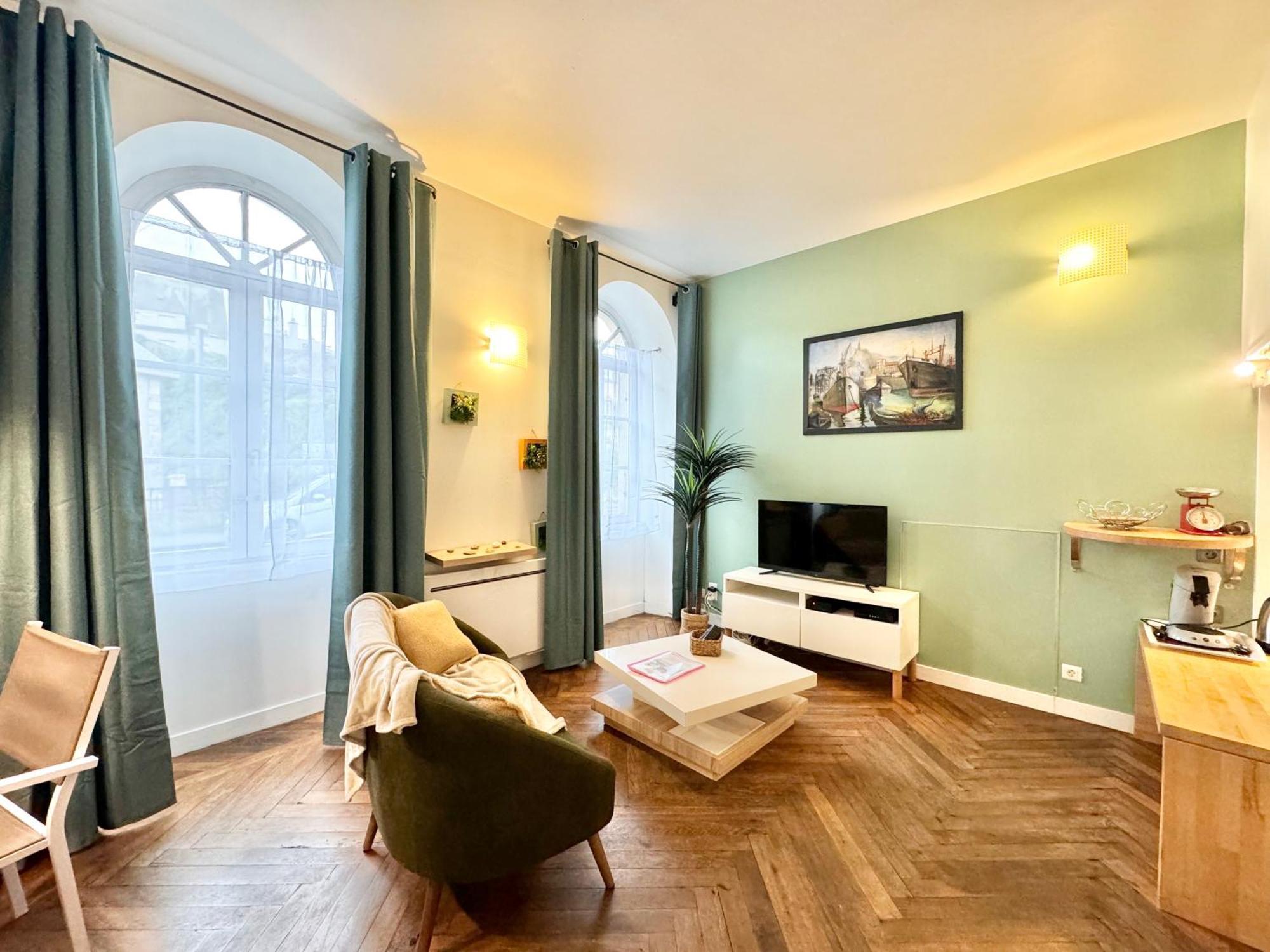 Le Noir Bois Et Blanc - Studio - Wifi - Centre Ville - Entree Autonome Quimper Eksteriør bilde