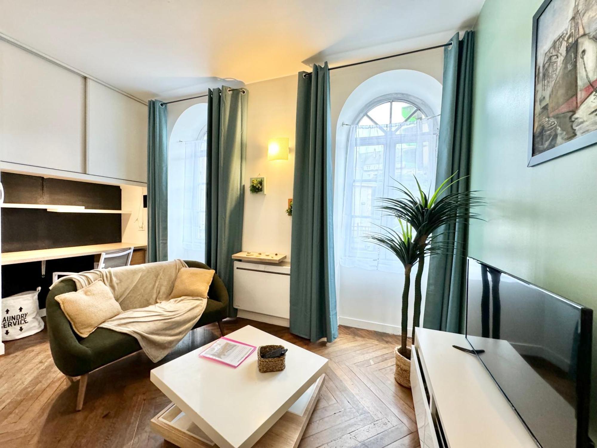 Le Noir Bois Et Blanc - Studio - Wifi - Centre Ville - Entree Autonome Quimper Eksteriør bilde
