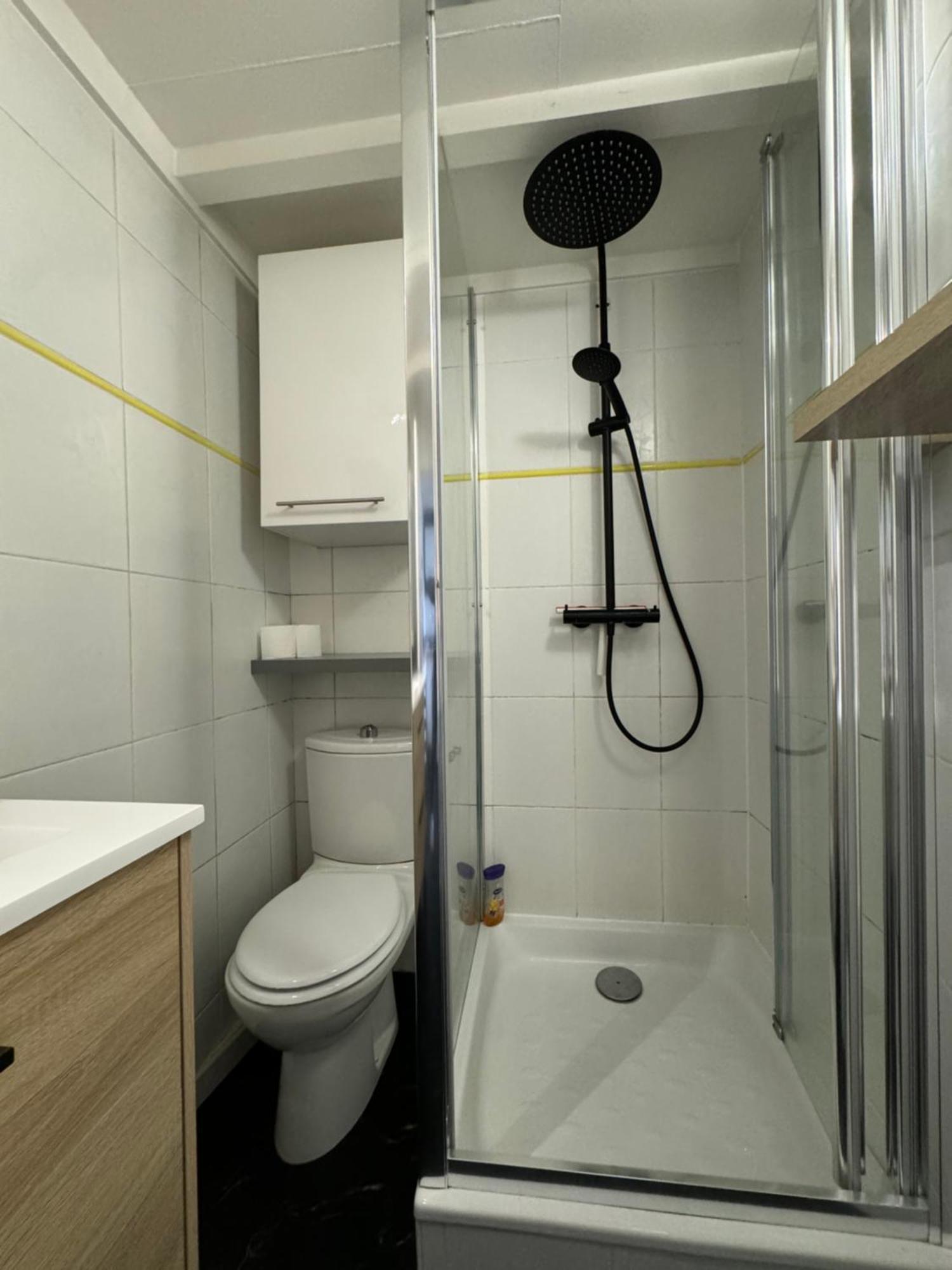 Le Noir Bois Et Blanc - Studio - Wifi - Centre Ville - Entree Autonome Quimper Eksteriør bilde
