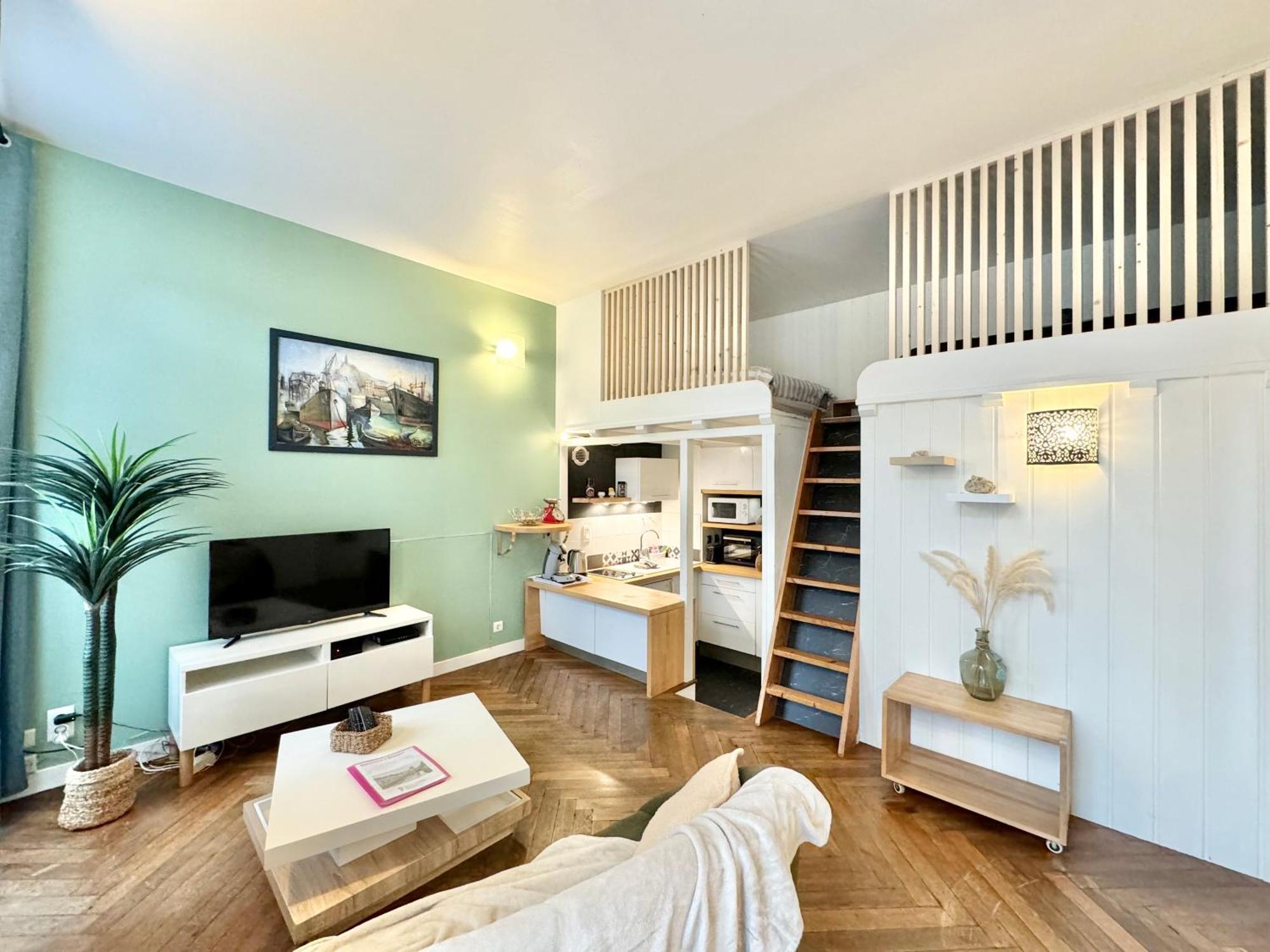 Le Noir Bois Et Blanc - Studio - Wifi - Centre Ville - Entree Autonome Quimper Eksteriør bilde